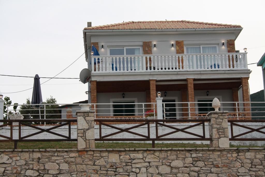 Laura Beach House Alykes  Dış mekan fotoğraf